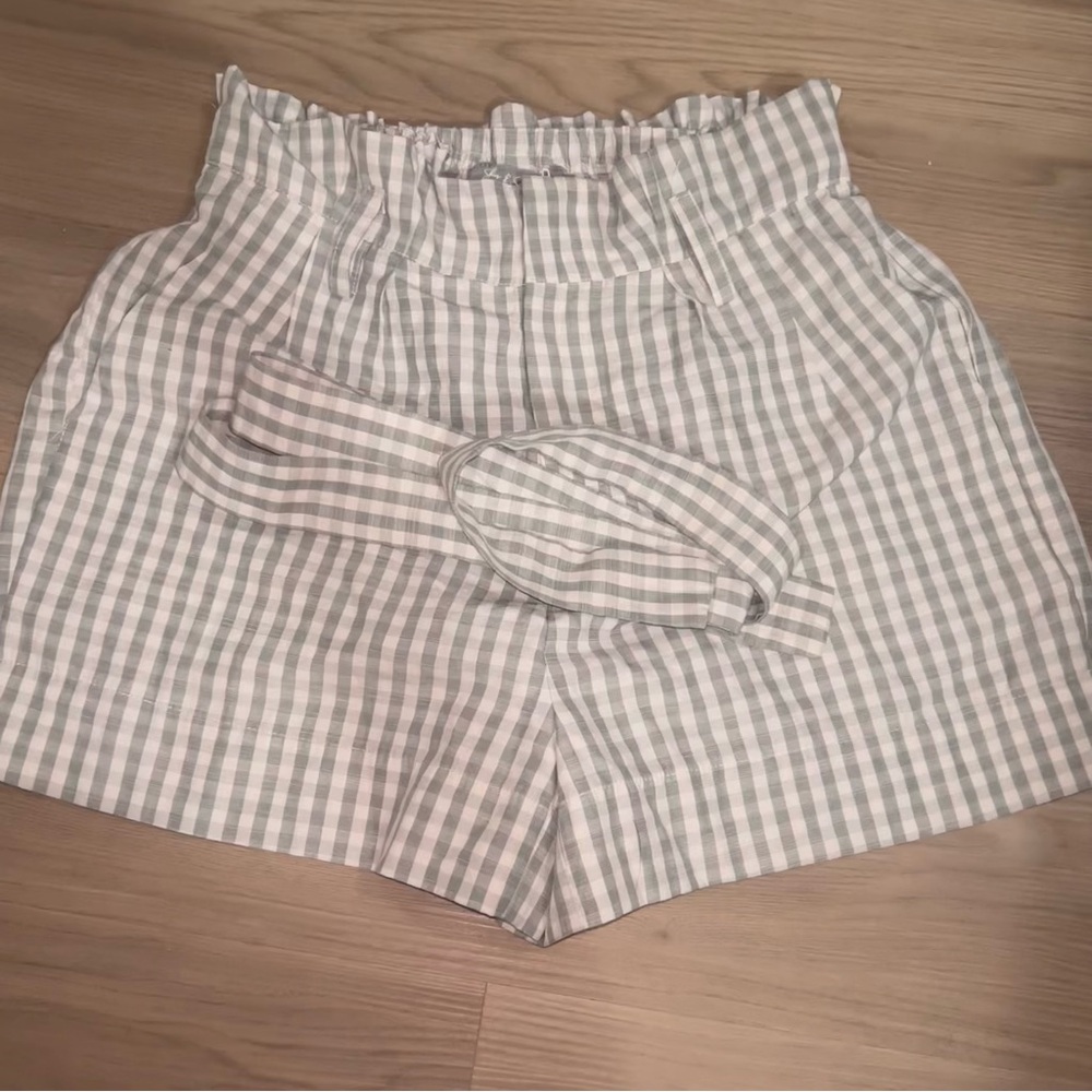 Sky and Sparrow High Waist White and Green Shorts